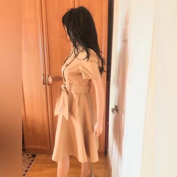 Bebe beige belted short sleeved flare trench coat in sz M. Great condition!