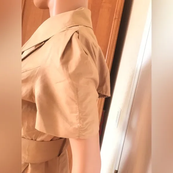 Bebe beige belted short sleeved flare trench coat in sz M. Great condition!