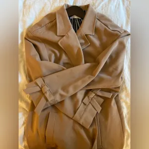 Daniel Rainn camel trench coat, Size L