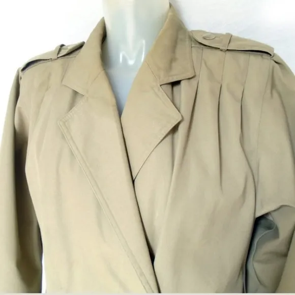 Vtg Classic Khaki Trench Coat with Zip Out Lining