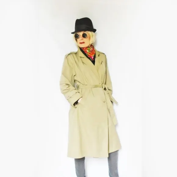 Vtg Classic Khaki Trench Coat with Zip Out Lining