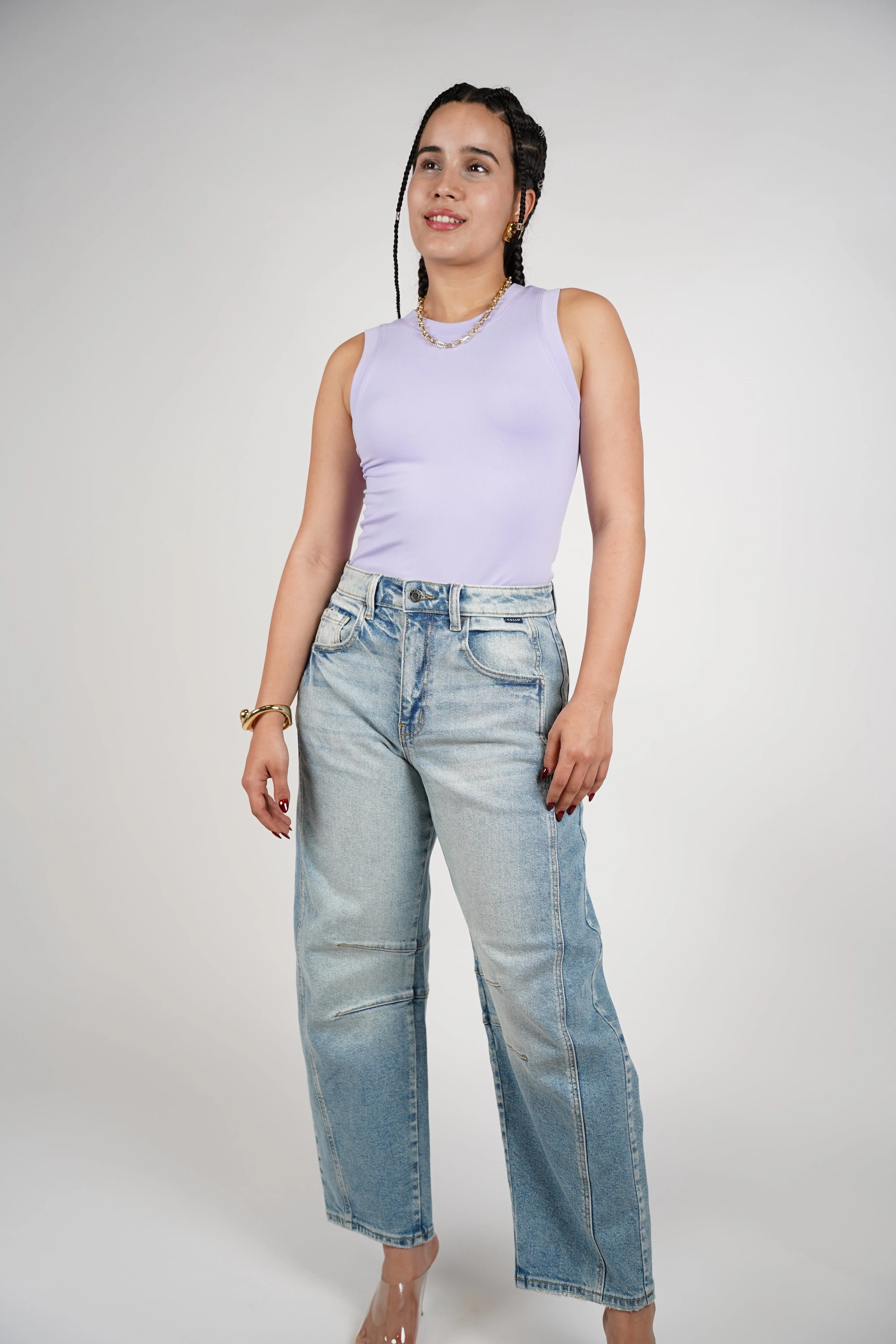 Zelu Barrel Jeans – Light Wash Denim with a Modern Silhouette