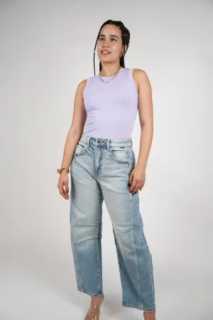 Zelu Barrel Jeans – Light Wash Denim with a Modern Silhouette